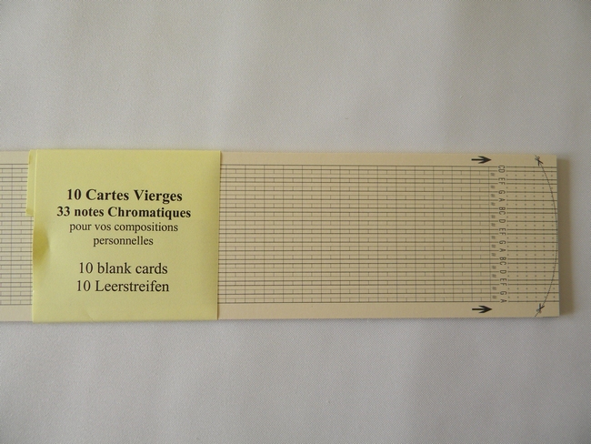 Series of 100 blank cardboard-strips for 33-notes mechanisms